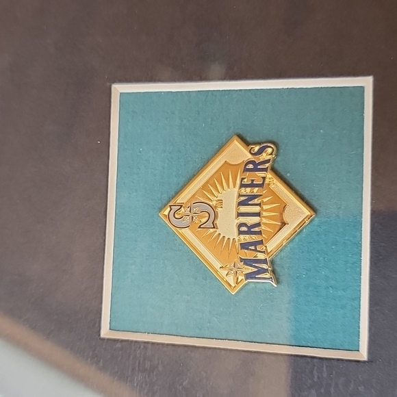 Collector's Edition Edgar Martinez photo#244 of 2004 commemorative plaque - Picture 6 of 10